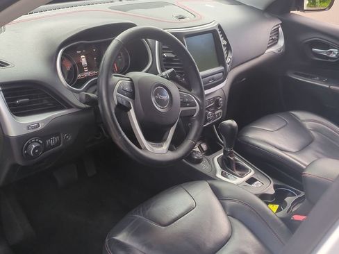 Used 2016 Jeep Cherokee Trailhawk AWD/4WD image 13
