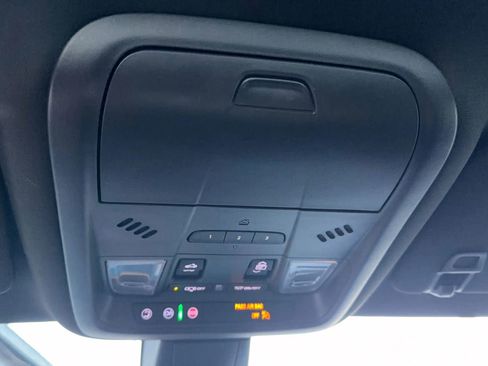 Used 2024 Cadillac XT6 Luxury image 27