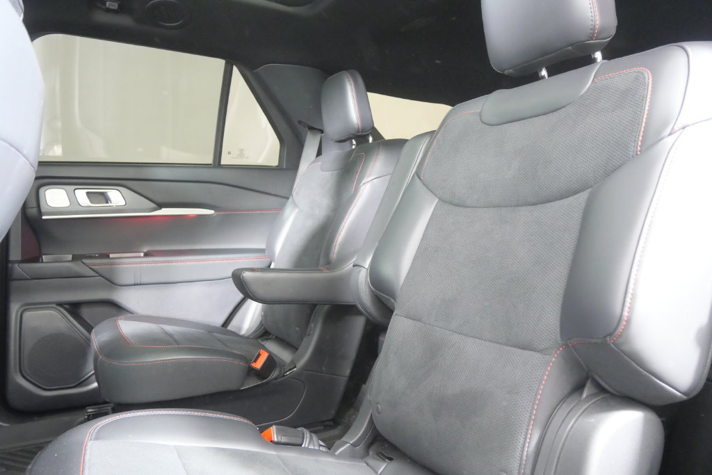 Used 2025 Ford Explorer ST w/ Sun And Sound Package AWD/4WD image 16
