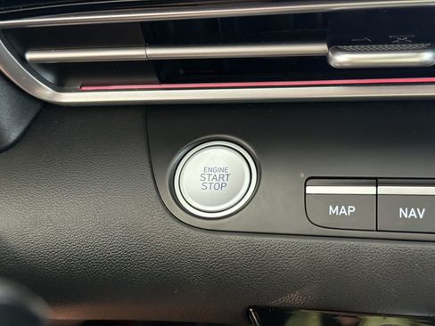 Used 2023 Hyundai Elantra Limited FWD image 15
