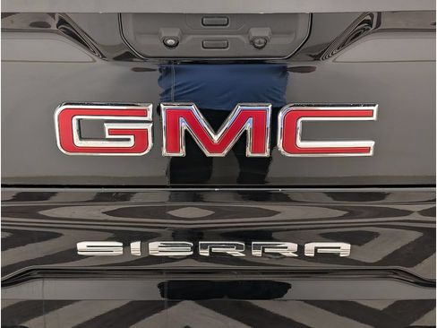 Used 2022 GMC Sierra 1500 AT4 w/ AT4 Preferred Package AWD/4WD image 4