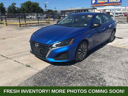 Used 2025 Nissan Altima 2.5 SV FWD image 7