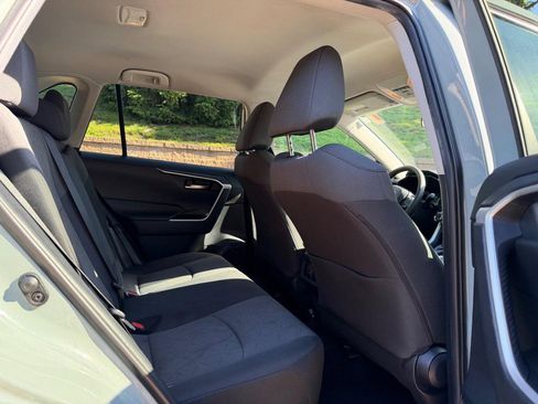 Used 2021 Toyota RAV4 XLE AWD/4WD image 10