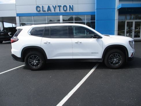 Used 2025 GMC Acadia Elevation image 2