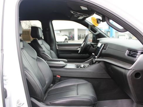 Used 2024 Jeep Wagoneer Series II image 31