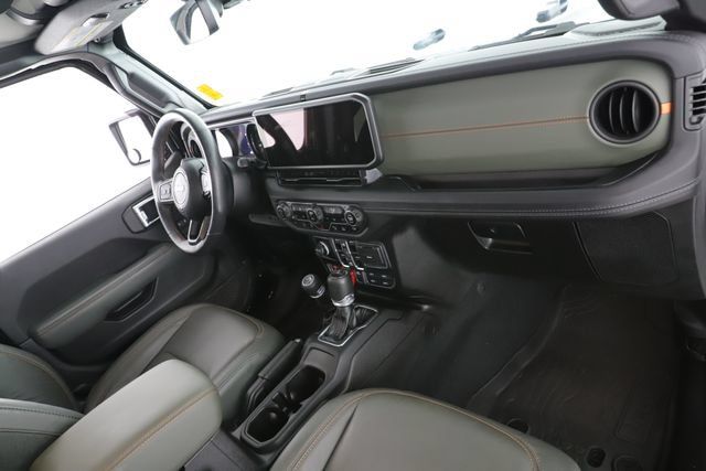 Used 2024 Jeep Gladiator Mojave AWD/4WD image 30