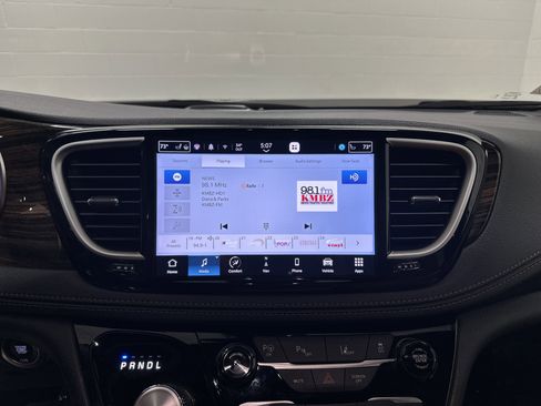 Used 2023 Chrysler Pacifica Pinnacle image 23