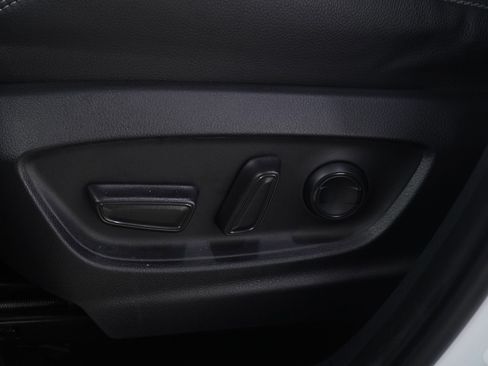 Used 2022 Toyota Corolla Cross XLE image 29