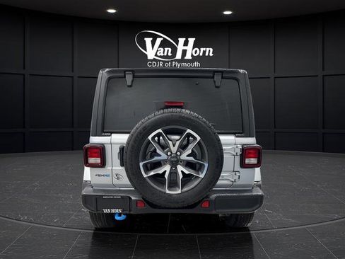 Used 2024 Jeep Wrangler Unlimited image 11