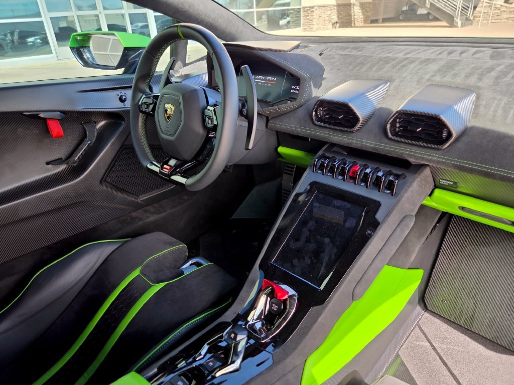 Used 2024 Lamborghini Huracan Tecnica RWD image 12