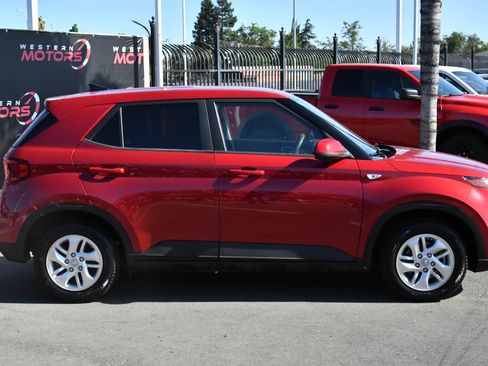 Used 2022 Hyundai Venue SE w/ Cargo Package FWD image 9