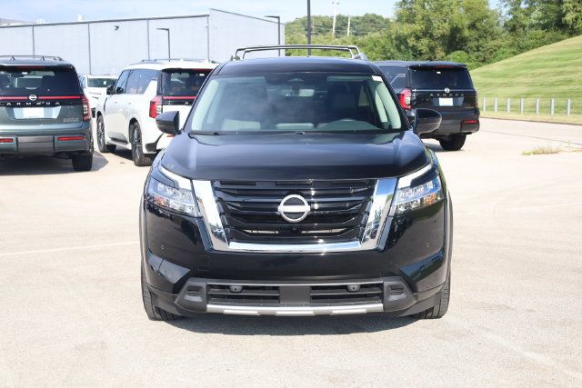 Used 2024 Nissan Pathfinder SL AWD/4WD image 3