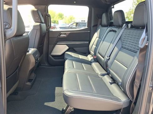 Used 2025 GMC Sierra EV Denali AWD/4WD image 19