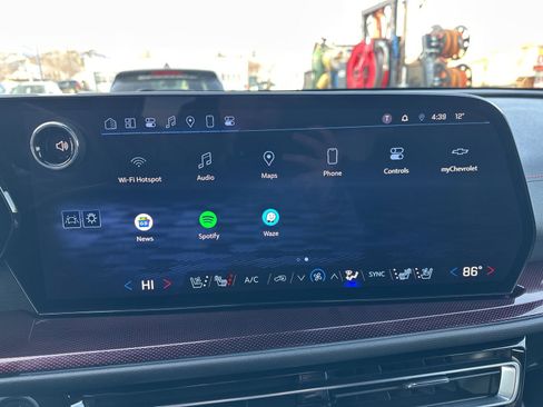 Used 2024 Chevrolet Traverse RS image 59
