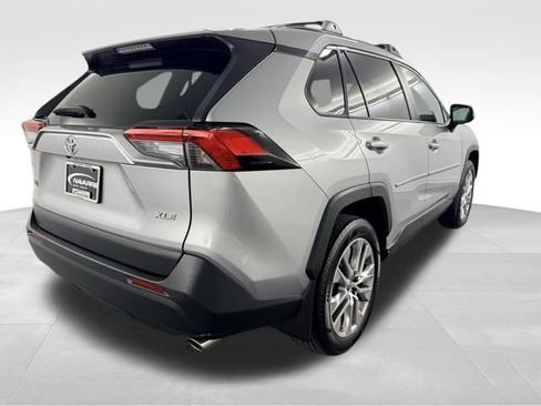 Used 2022 Toyota RAV4 XLE Premium FWD image 9