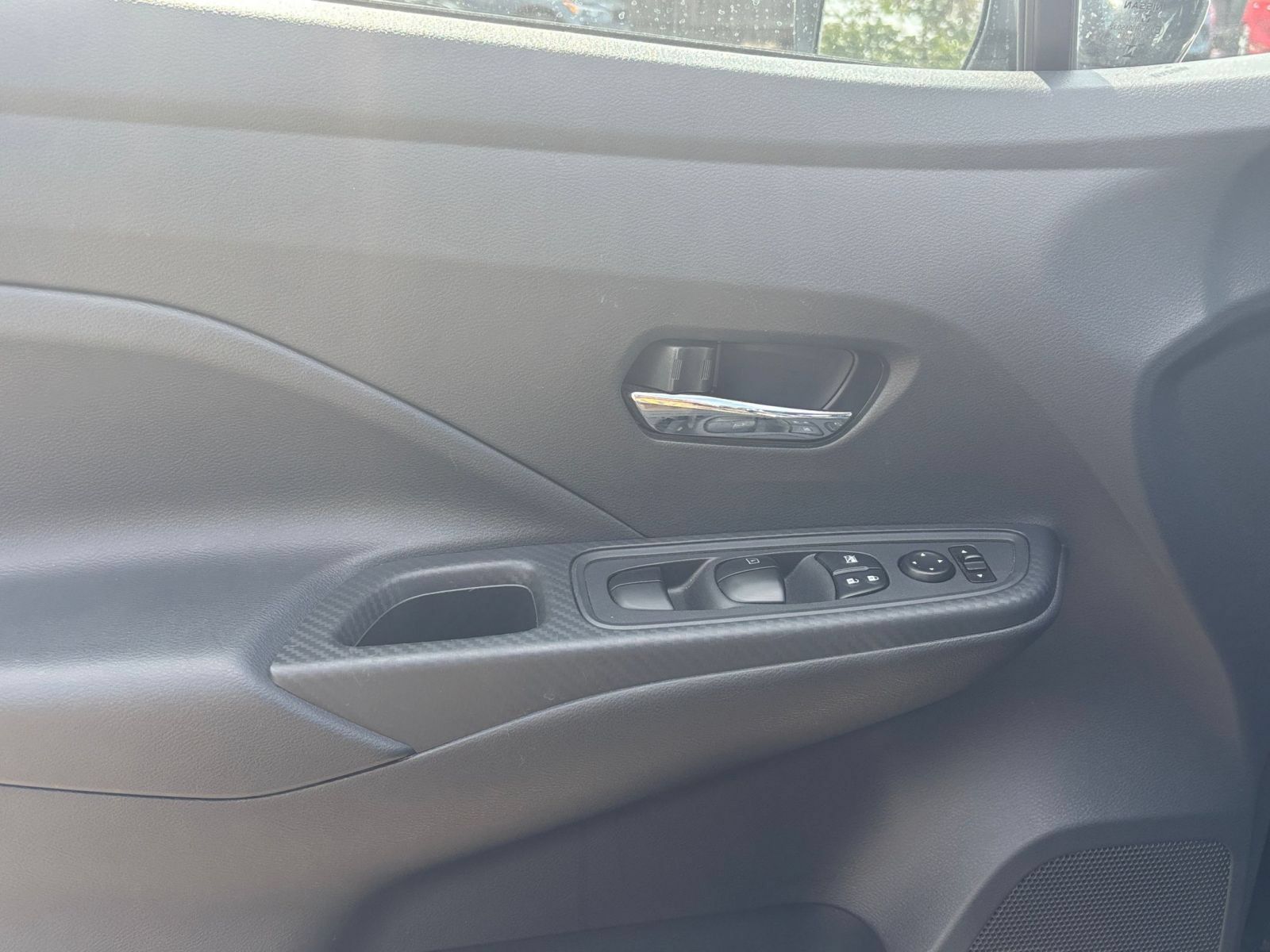 Used 2025 Nissan Versa SV FWD image 18