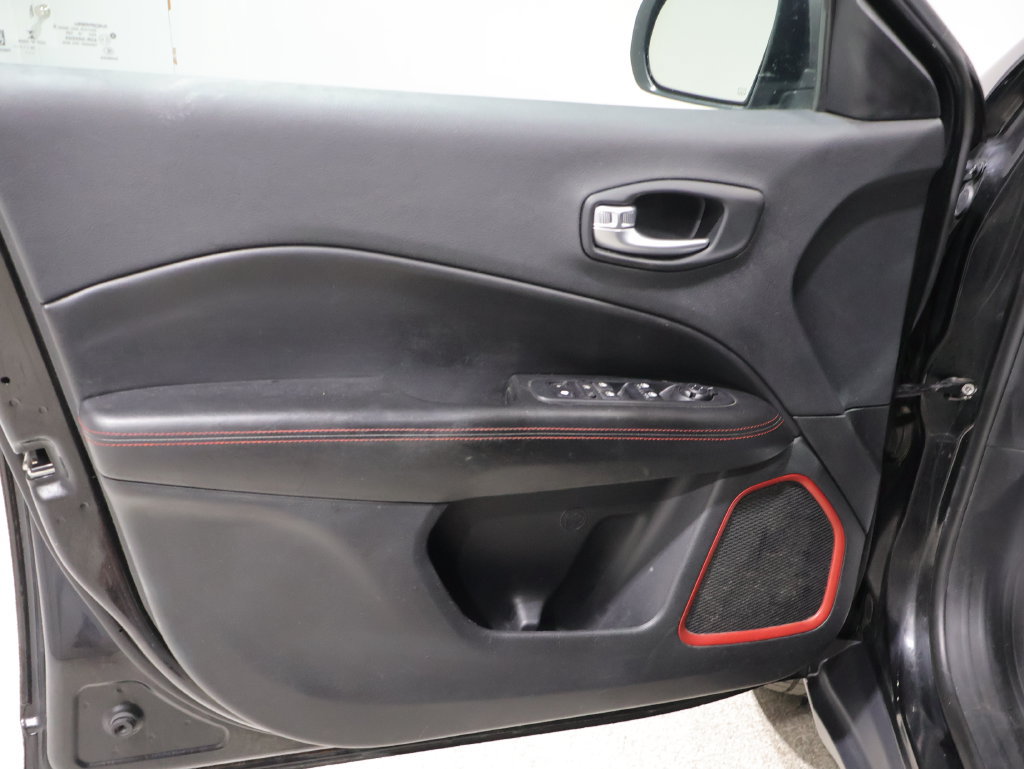 Used 2019 Jeep Compass Trailhawk AWD/4WD image 13