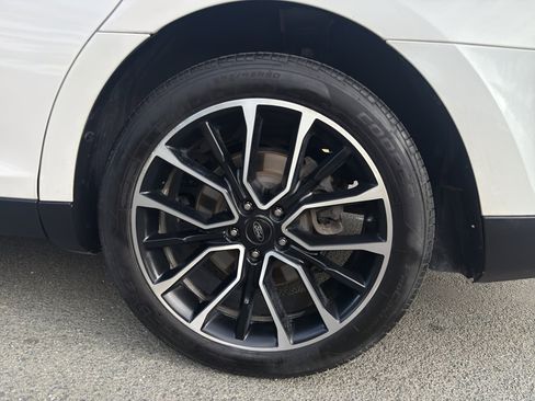 Used 2019 Ford Taurus Limited image 11