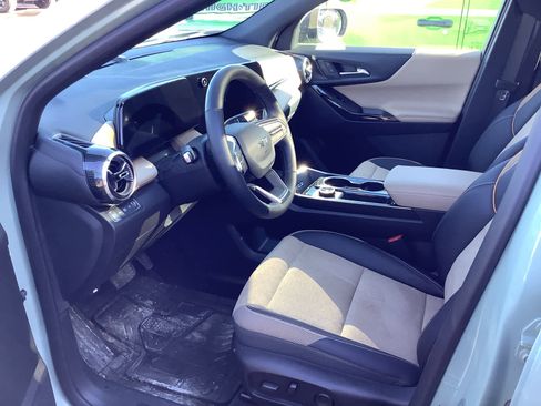 Used 2025 Chevrolet Equinox ACTIV w/ Safety and Technology Package image 6