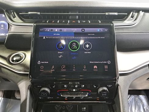 Certified 2024 Jeep Grand Cherokee L Limited w/ Luxury Tech Group II image 23