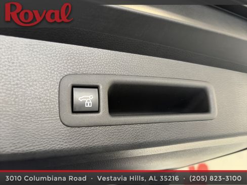 Used 2026 Toyota Sienna Platinum AWD/4WD image 5