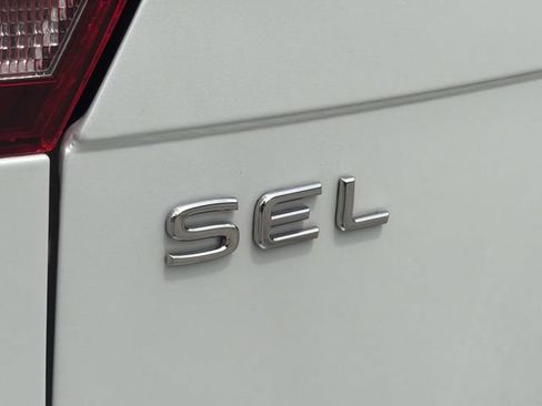 Certified 2024 Volkswagen Tiguan SEL R-Line AWD/4WD image 10