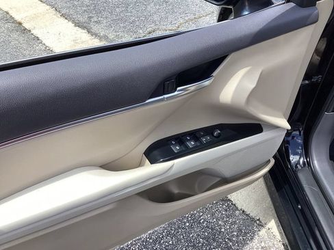 Used 2018 Toyota Camry LE FWD image 13