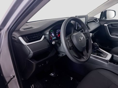 Used 2022 Toyota RAV4 LE FWD image 22