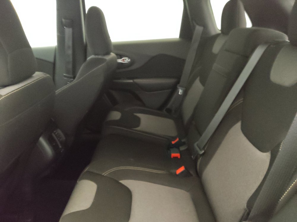 Used 2014 Jeep Cherokee Latitude w/ Comfort/Convenience Group AWD/4WD image 18