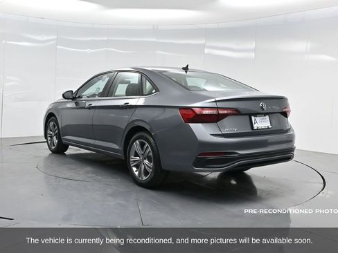 Used 2022 Volkswagen Jetta SE image 5