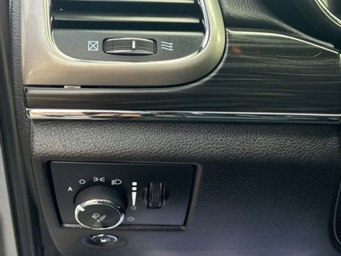 Used 2019 Jeep Grand Cherokee Limited image 13