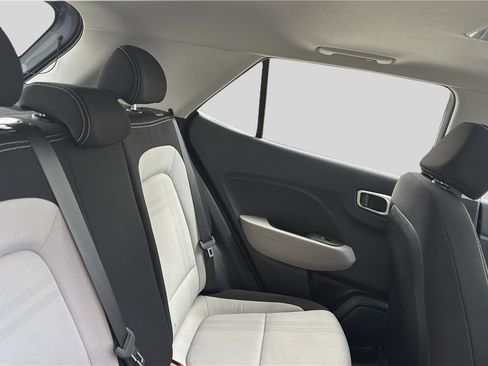 Used 2025 Hyundai Venue SEL FWD image 21
