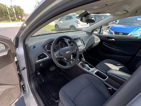 Used 2017 Chevrolet Cruze LT image 11