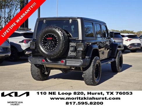 Used 2019 Jeep Wrangler Unlimited Sahara image 4