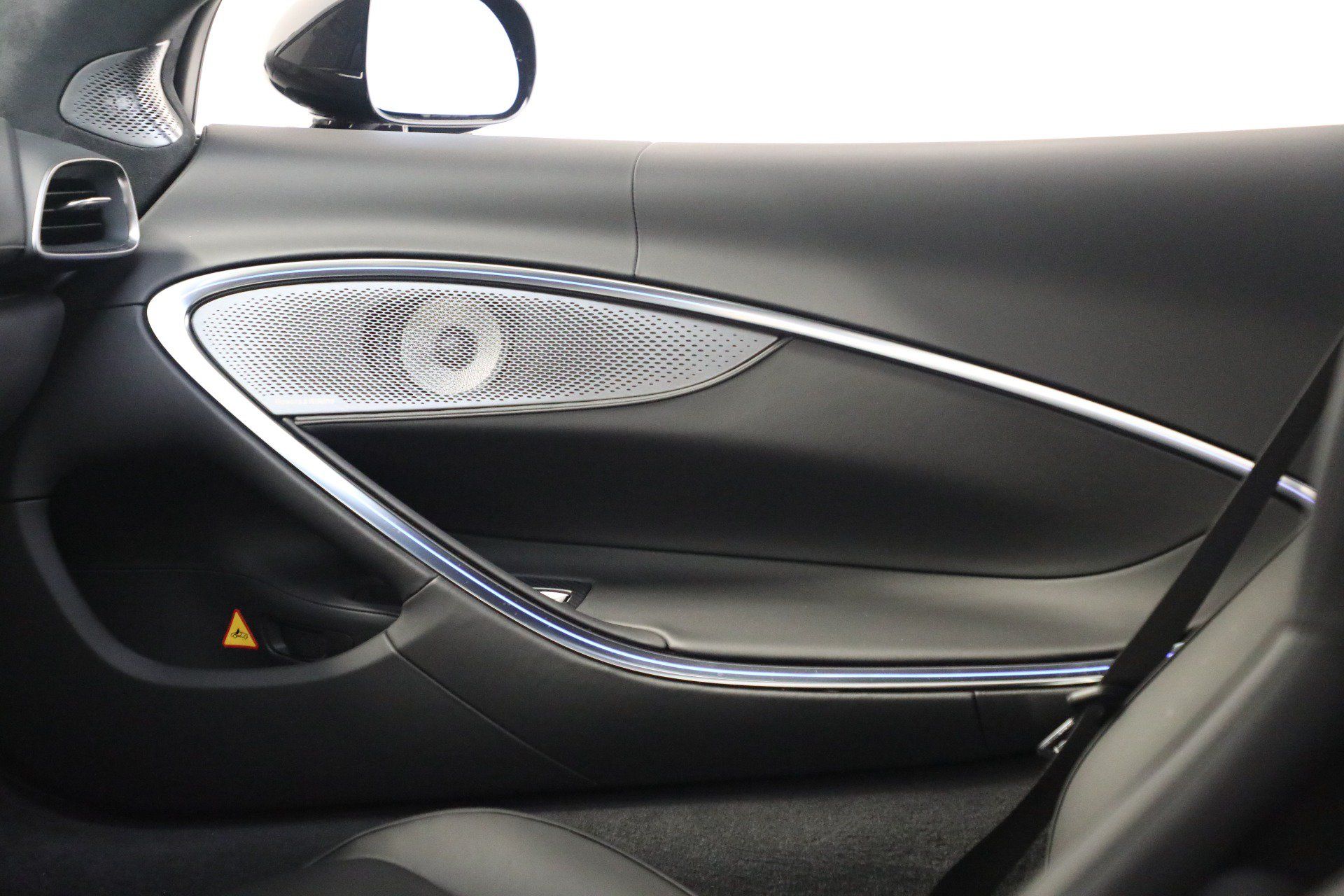 Used 2025 McLaren Artura RWD image 25