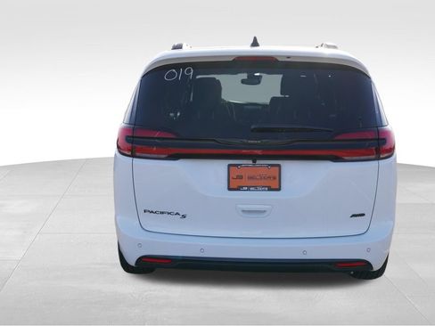 New 2026 Chrysler Pacifica Select w/ S Appearance Package AWD/4WD image 6