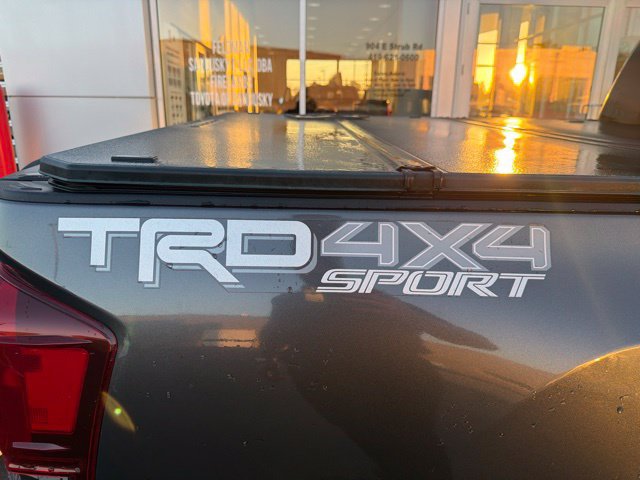 Used 2018 Toyota Tacoma TRD Sport AWD/4WD image 8