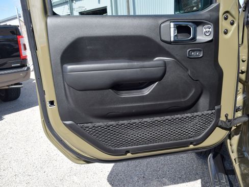 Used 2025 Jeep Wrangler Sport S image 16