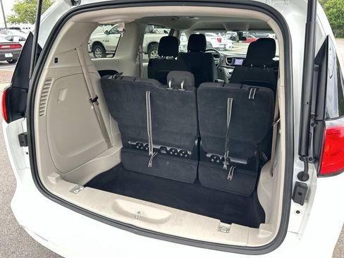 Used 2022 Chrysler Voyager LX FWD image 14