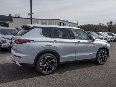 New 2025 Mitsubishi Outlander 4WD Plug-In Hybrid image 10