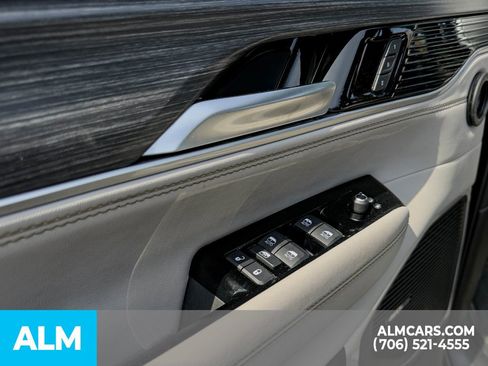 Used 2024 Jeep Wagoneer L Series II w/ Flexible Seating Group image 15