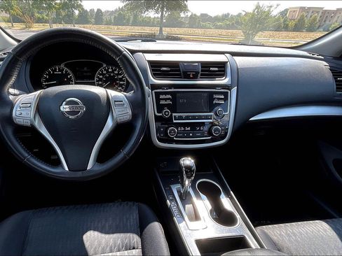 Used 2018 Nissan Altima 2.5 SV image 14