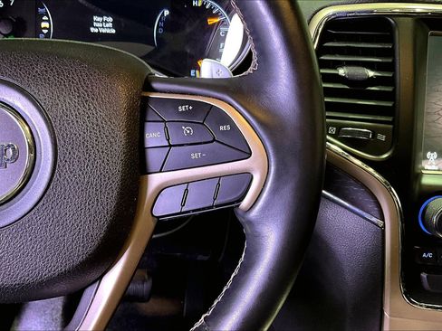 Used 2017 Jeep Grand Cherokee Limited AWD/4WD image 12