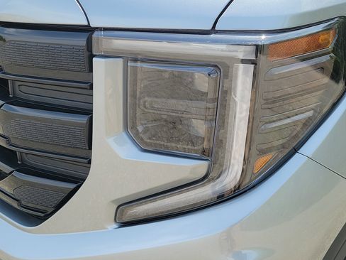 Used 2024 GMC Sierra 1500 Elevation AWD/4WD image 9