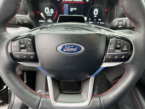 Used 2025 Ford Explorer ST-Line w/ ST-Line Street Pack image 18