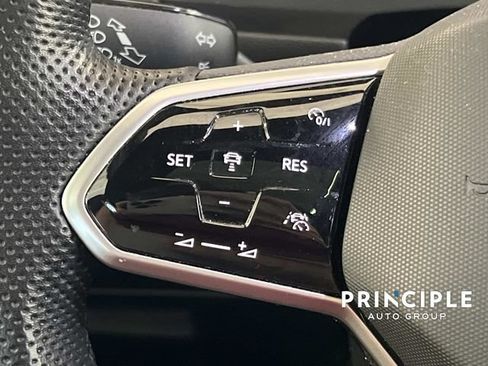Used 2023 Volkswagen Tiguan SE R-Line FWD image 19
