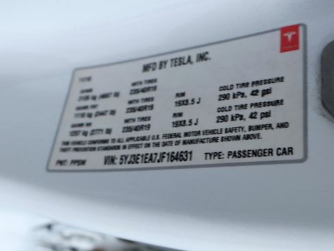 Used 2018 Tesla Model 3 Mid Range RWD image 40