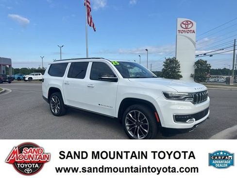 Used 2025 Jeep Wagoneer L Series III w/ Premium Group I AWD/4WD image 1
