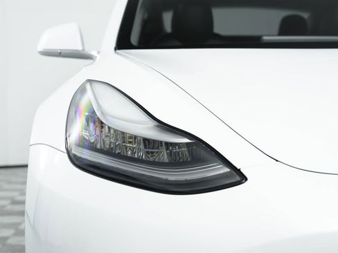 Used 2020 Tesla Model 3 Standard Range Plus image 12