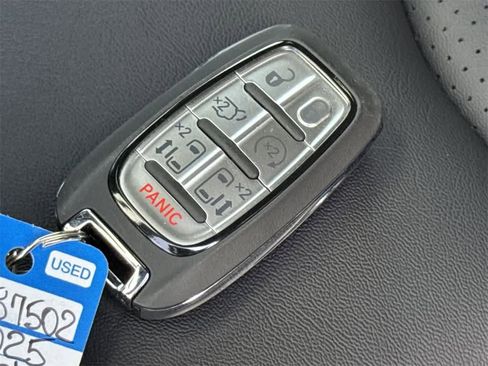 New 2025 Chrysler Pacifica Select image 22